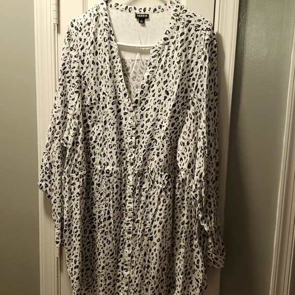 torrid Tops - Torrid babydoll blouse sz 28 in excellent conditio